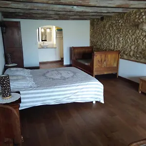 Pensión A La Ferme Au Milieu Des Lavandes